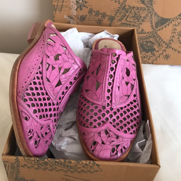 Free People Shoes - Free People Fuchsia pink mules 37